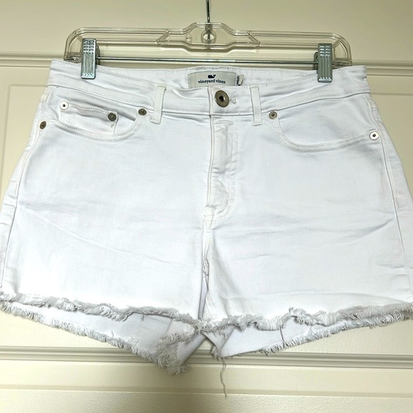 Vineyard Vines white jean shorts - Picture 1 of 4